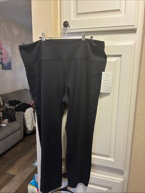 Isabella active wear Black seamed High-Waist Leggings with pockets NWT